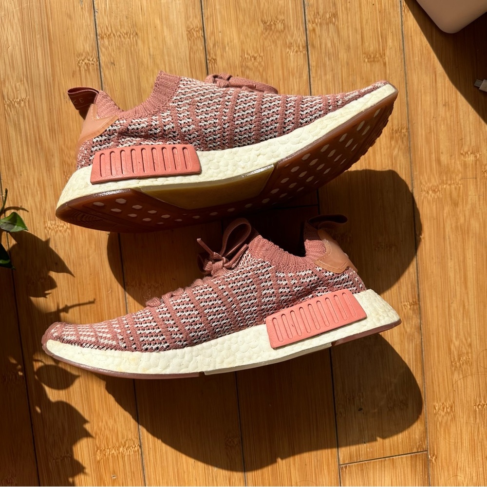 ❌not available ❌ Adidas NMD R1 Pink